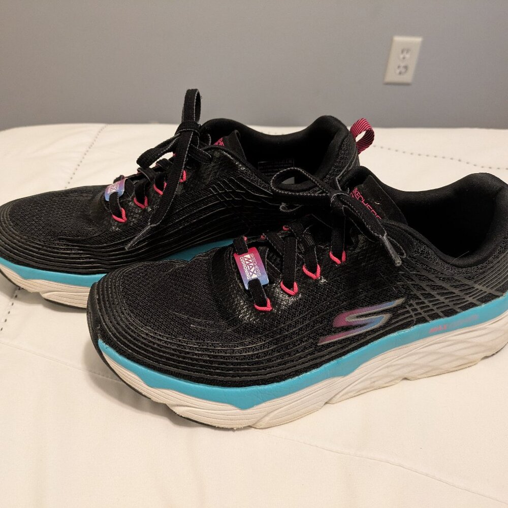 EUC Women's Skechers Max Cushioning sneakers -- size 10